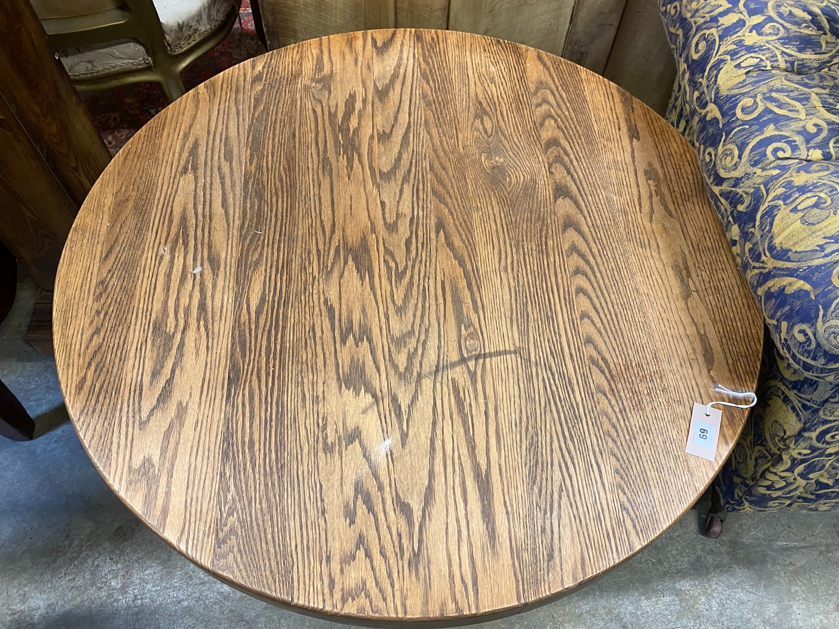 A contemporary circular oak coffee table, diameter 100cm, height 49cm